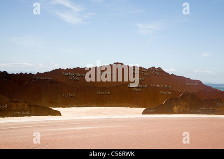 Morecambe Lancashire England UK Metall Skulptur auf Promenade um den Besuchern durch Konturen des fernen Lake District Gipfel Stockfoto