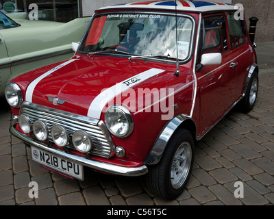 Mini Cooper bei Oldtimer-Rallye. Stockfoto