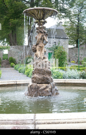 IM TEICH BRUNNEN Stockfoto