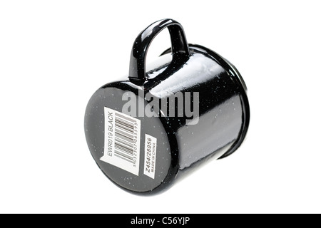 Unterseite der ein schwarzer Emaille Zinn Becher mit Barcode und Made in China label Stockfoto