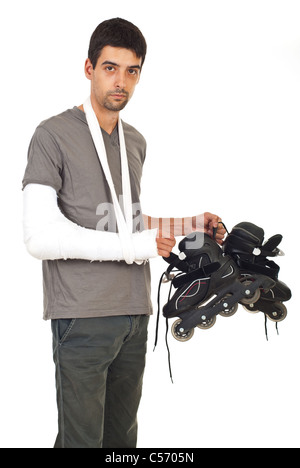Verletzten trauriger Mann hält Rollerskating isoliert auf weißem Hintergrund Stockfoto