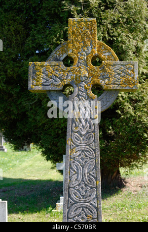 Keltenkreuz im Kirchhof von St. Peter und Paul Kirche. Shoreham. Kent. England Stockfoto