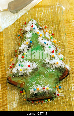 Marzipan-Tanne. Rezept zur Verfügung. Stockfoto