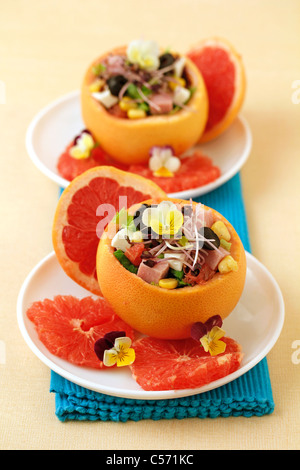 Gefüllte Grapefruit. Rezept zur Verfügung. Stockfoto