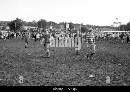 Schlammigen Marktgebiet beim Glastonbury Festival 2011. Stockfoto