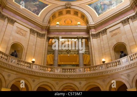 Innere des Minnesota State Capitol unter Rotunde zeigen Bogen von Osten Flügel Flur Stockfoto