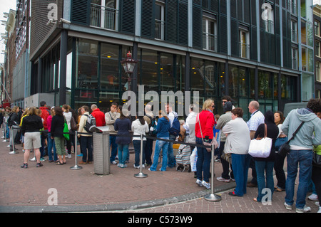 Warteschlange außerhalb Het Anne Frank Huis, den Anne Frank House Museum Amsterdam Niederlande-Europa Stockfoto