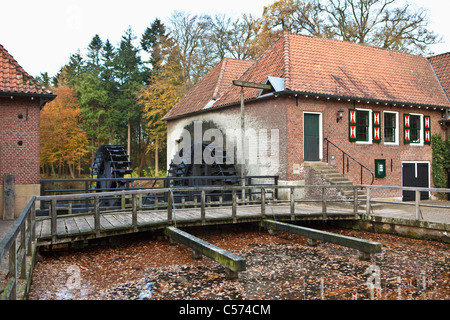 Die Niederlande, Denekamp, Wassermühle auf Landgut Singraven. Stockfoto