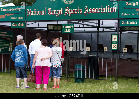 Nationales Ziel Sports Association Ballerspiel Galerie Schloss Raby & Country Fair, Staindrop, Durham, Großbritannien Stockfoto