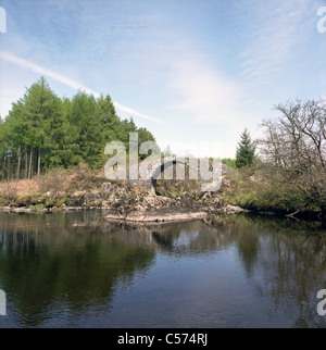 Römische Brig oder Brücke über das Wasser des Minnoch, Galloway Forest Park, Dumfries & Galloway, Schottland Stockfoto