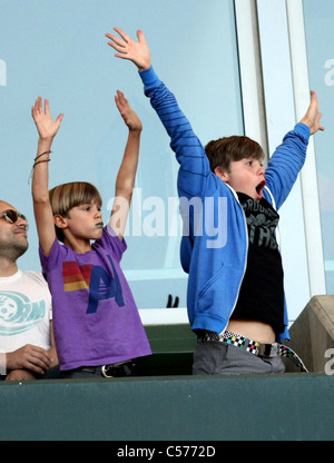 ROMEO BECKHAM BROOKLYN BECKHAM LA GALAXY V CHICAGO Feuer MLS CARSON LOS ANGELES Kalifornien 9. Juli 2011 Stockfoto