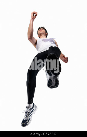 Niedrigen Winkel Sicht des Menschen joggen Stockfoto