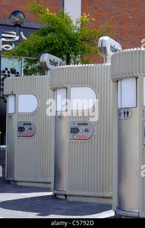 Münz-automatische Toiletten auf den Straßen von Liverpool England Stockfoto