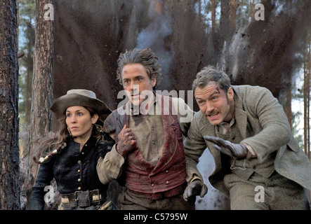 SHERLOCK HOLMES 2009 Warner Bros Film unter der Regie von Guy Ritchie mit aus l: Rachel McAdams, Robert Downey Jr. und Jude Law Stockfoto