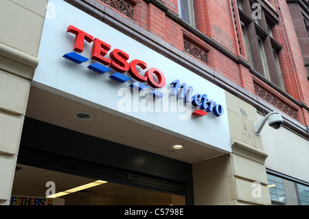 Tesco Metro Supermarkt Lebensmittelgeschäft Zeichen Stockfoto