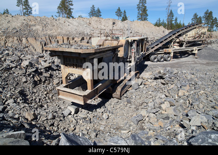 Steinbrecher Einheit in einem Steinbruch , verwendet, um Macadam für den Bau , Finnland zu machen Stockfoto