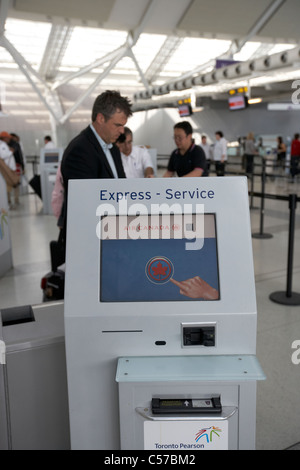 Air Canada automatische Express self-Service terminal AtToronto Pearson International Airport Ontario Canada einchecken Stockfoto