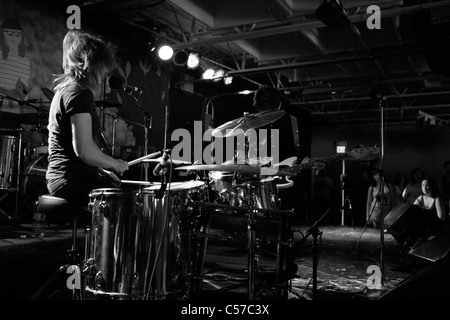 Straße Esser durchführen Freitag, 24. Juni 2011---lokale Showcase Plan-It-X-Festival in The Bishop in Bloomington, Indiana. Stockfoto