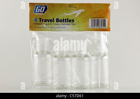 Vier nachfüllbar Kunststoff Flaschen mit Go Travel Reisen Stockfoto