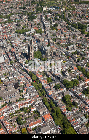 Niederlande, Utrecht, Blick auf Dom genannt De Dom im Zentrum Stadt. Luft. Stockfoto