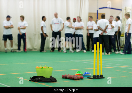 Indoor Cricket Gerätetraining Stockfoto