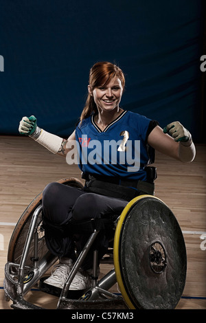 Para-Rugby-Spieler jubeln im Rollstuhl Stockfoto