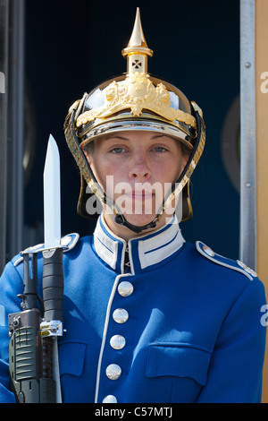 Frau Wachablösung vor dem königlichen Palast, Stockholm Stockfoto