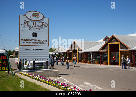 Touristen und Tour-Bus am Pillitteri Estates Winery Niagara wine Country Niagara-on-the-Lake Ontario Kanada Stockfoto