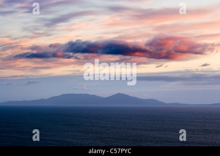 Abend Wolken über South Uist von Skye, Schottland. Stockfoto