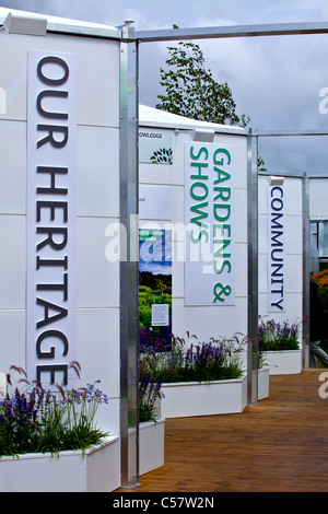 RHS-Stand auf der Hampton Court Palace Flower Show Stockfoto