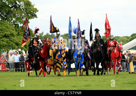 Ritter des mittleren England geben eine Anzeige im Vielseitigkeitsreiten Testversion an Arley Hall Cheshire England Stockfoto