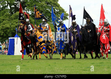 Ritter des mittleren England geben eine Anzeige im Vielseitigkeitsreiten Testversion an Arley Hall Cheshire England Stockfoto