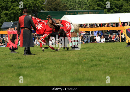 Ritter des mittleren England geben eine Anzeige im Vielseitigkeitsreiten Testversion an Arley Hall Cheshire England Stockfoto