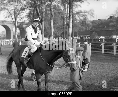 Lester Piggott Reiten in Wolverhampton Racecourse in 1954 im Alter von 18 Stockfoto