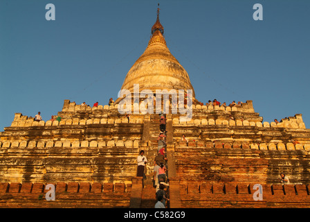 Asien, Burma, Myanmar, Bagan, Pagode, Shwesandaw, Touristen, Treppe, Golden Stockfoto