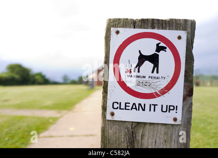 Strafe Warnschild für Hund fouling - 2011 Stockfoto