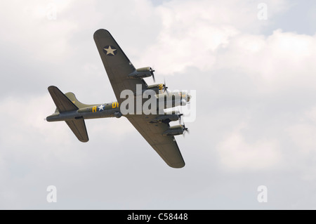 WADDINGTON, ENGLAND, UK - Juli 2: Sally B Boeing B-17G-105-VE in Waddington auf 2. Juli 2011 in Waddington, England, Vereinigtes Königreich. Stockfoto