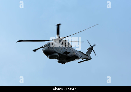 WADDINGTON, ENGLAND, UK - Juli 2: Königliche Marine Merlin HM1 von 824 NAS bei Waddington auf 2. Juli 2011 in Waddington, England, Vereinigtes Königreich. Stockfoto