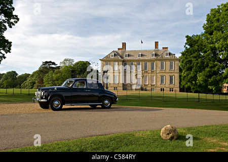 Oldtimer Rover75 P4 motor vor Stanford Hall, Leicestershire, UK Stockfoto
