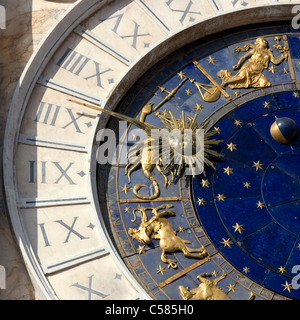 Detail des Ziffernblattes, Markusplatz Glockenturm (Torre Orologio), Venedig Stockfoto