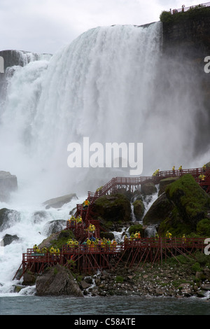 amerikanischen Wasserfälle mit Höhle der Winde Gehweg Niagara Falls New York Staat usa Stockfoto