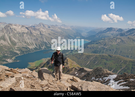 3000, Abenteuer, Alpinismus, Alpinist, alpine Reisenden, Alpines Wandern, alpine Wanderung, Berge, Bergsee, mountaineerin Stockfoto