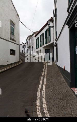 Leere Straße in die Stadt Nordeste, Insel São Miguel, Azoren. Stockfoto