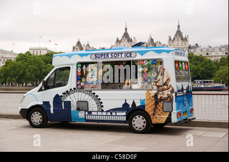 London, UK, Super Soft Eis, Eiswagen, befindet sich auf der Königin zu Fuß, in der Nähe von Royal Festival Hall am Southbank. Stockfoto