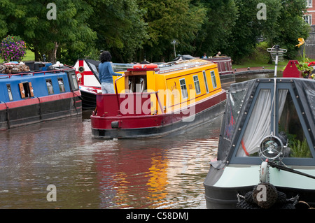 Narrowboat auf Trent und Mersey Kanal, Stein, Staffordshire, england Stockfoto