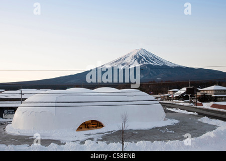 Hoto Fudo, Restaurant, Blick Richtung Süden mit Mount Fuji im Hintergrund Stockfoto