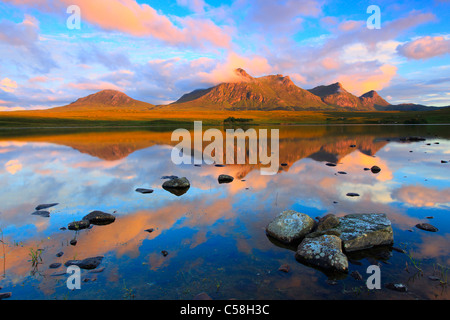 Abend, Abendstimmung, Alpenglühen, Ben Loyal, Berge, Bergen, Gewässern, Gipfel, Berggipfel, glühend, Great Britain, hoch Stockfoto