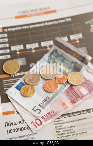 Finanzkrise, Griechenland, Zeitung, Artikel, Nachrichten, Griechisch, Münzen, Euro, griechischen Euro-Banknoten Stockfoto