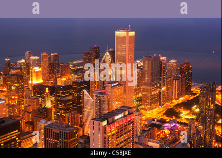 Chicago, von oben, vom Willis Tower, Chicago, Illinois, USA, USA, Amerika, Gebäude, Lake Michigan, Lichter, Dämmerung, Stockfoto