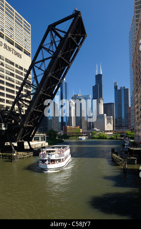 Alte, Zugbrücke, Chicago River, Innenstadt, Chicago, Illinois, USA, USA, Amerika, Stadt, Skyline, Gebäude, Fluss Stockfoto